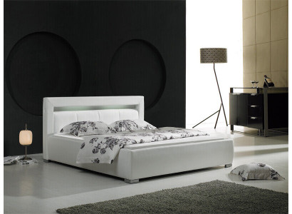 Diseño de lujo de cama tapizada de cuero doble para habitación de hotel matrimonial.