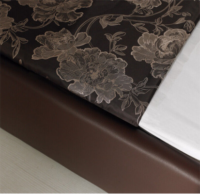 Diseño de lujo de cama tapizada de cuero doble para habitación de hotel matrimonial.