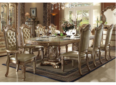 Muebles de comedor de oro antiguo. Lujosa mesa de comedor y 6 sillas Chesterfield.