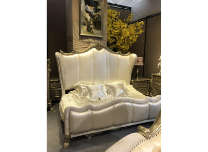 Cama clásica estilo Barroco Rococó Chesterfield doble de cuero estilo hotel antiguo.