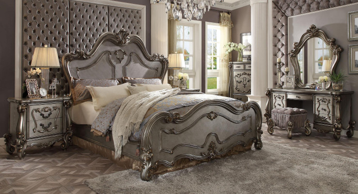 Conjunto de dormitorio clásico con cama, 2 mesitas de noche, cómoda y espejo de 5 piezas.