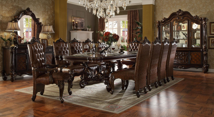 Clásico conjunto de comedor barroco de lujo con mesa de comedor y sillas Chesterfield de 14 piezas.