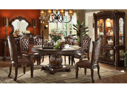 Muebles clásicos de estilo barroco, mesa redonda de madera de diseñador, sillas Chesterfield, cómoda.