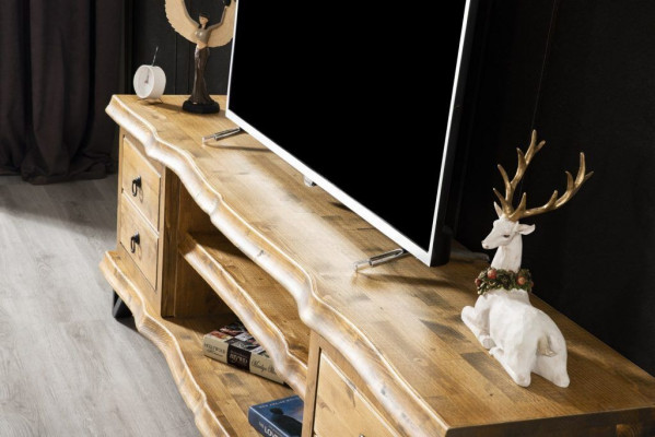 Mueble de salón de madera real de lujo en marrón con mesa de centro con ruedas. Armario rústico.