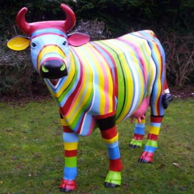Diseñador Figuras abstractas modernas Estatuas de vaca de plástico Decoración de jardín Esculturas