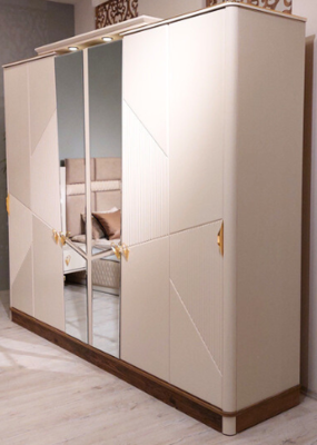 Armario del dormitorio moderno con diseño de armario de madera.