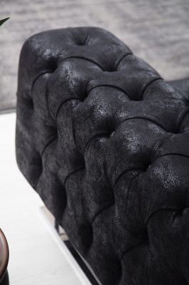 Sofá de tres plazas diseño Chesterfield de lujo para salón.