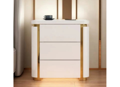 Diseño de mesa de noche. Consola de metal brillante. Mesas y consolas de dormitorio.