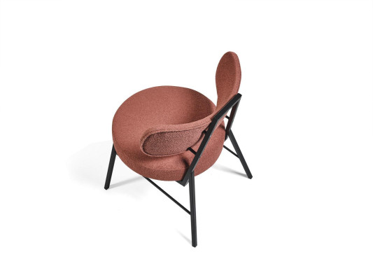 Silla de comedor marrón moderna y lujosa de diseño italiano.