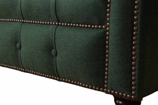 Sofá de tres plazas textil verde muebles Chesterfield.