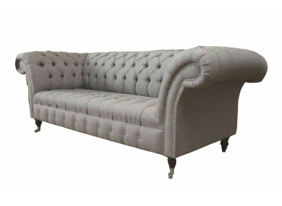 Chesterfield sofá de 3 plazas tapizado en tela estilo moderno gris.