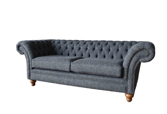 Sofás tapizados Chesterfield de tres plazas en gris, tela de diseño gris.