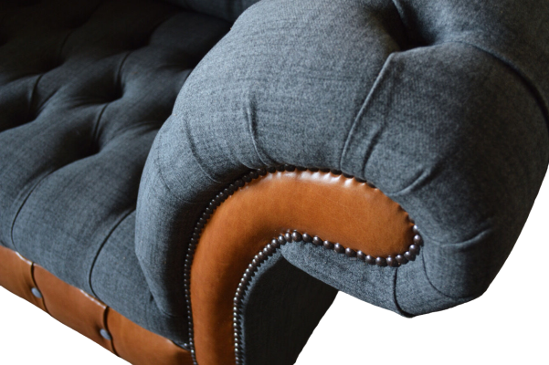 Sillón de diseño de lujo de un asiento, sofá tapizado Chesterfield en tela.