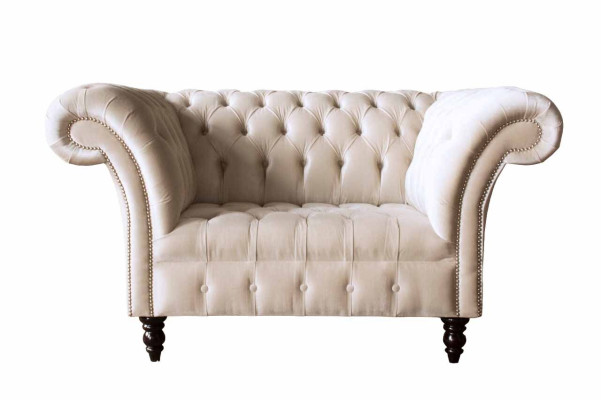 Sofá de tela Chesterfield de una y media plazas y una plaza en rosa.