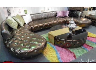 Sofá esquinero Chesterfield en forma de U de lujo, sofá de esquina dorado de diseño de alta gama.