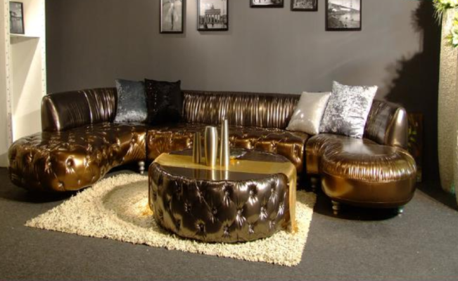 Sofá esquinero Chesterfield en forma de U de lujo, sofá de esquina dorado de diseño de alta gama.