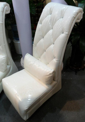Sillón de lujo Chesterfield de cuero artificial de 1 plaza blanco.