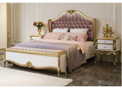 Diseño de marco de cama Chesterfield de lujo con tapizado rosa para dormitorio.