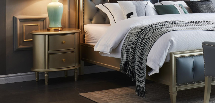 Una cama de diseñador de alta calidad en estilo Chesterfield para tu dormitorio.