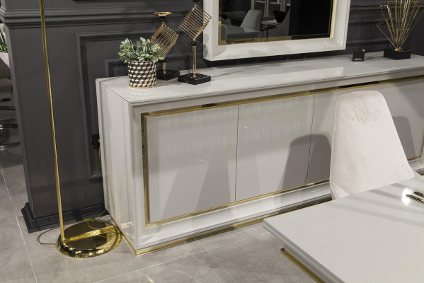 Espejo. Espejos de pared de lujo en estilo moderno con marco blanco.