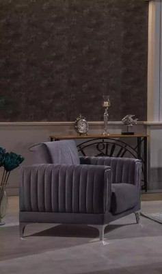 Sillón gris de una plaza tapizado para sala de estar, muebles de marco de madera y textil.