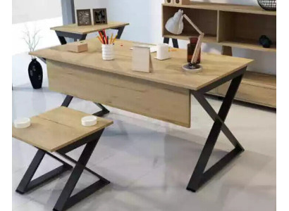 Mesa de madera moderna de color marrón claro, escritorios de trabajo, muebles de oficina, escritorio de diseñador.