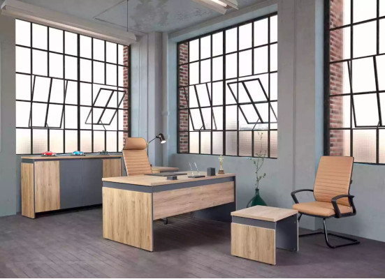 Estilo comoda de oficina elegante con cajones de madera.