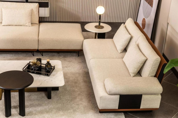 Conjunto de sofá esquinero en forma de L, sillón, sofá de tela, mesas de centro, sofá tapizado, beige.