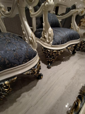 Moderno juego de sala de 4 piezas con 2 sofás elegantes y sillón de diseño nuevo.