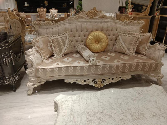 Conjunto exclusivo de sofás para la sala de estar con sofás de alta calidad y elegantes sillones.