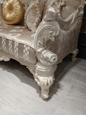 Conjunto exclusivo de sofás para la sala de estar con sofás de alta calidad y elegantes sillones.