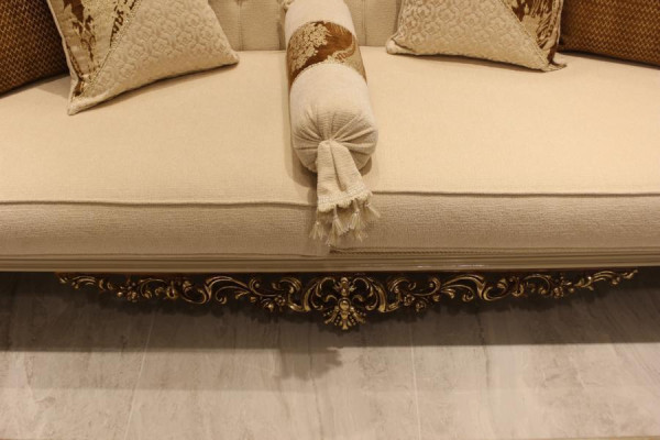 Elegante conjunto de muebles para la sala de estar, que incluye un lujoso sofá y un cómodo juego de sillones con 2 unidades.