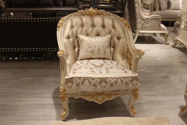 Silla de salón noble, cómoda y moderna, asiento de un moderno conjunto nuevo.