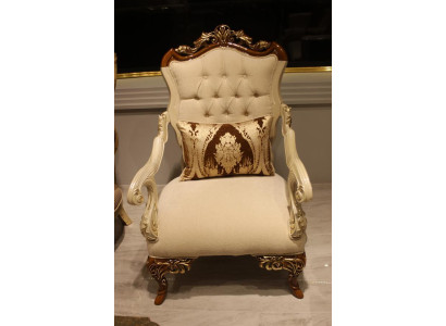 Muebles de sala exclusivos, sillón de lujo, sillón cómodo, beige, nuevo.