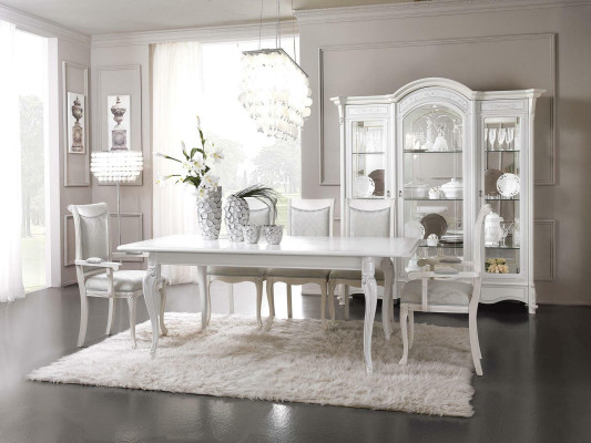 Mesa de comedor con 4 sillas con respaldo, grupo clásico de madera de 5 piezas completo.