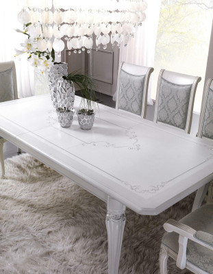 Mesa de comedor con 4 sillas con respaldo, grupo clásico de madera de 5 piezas completo.