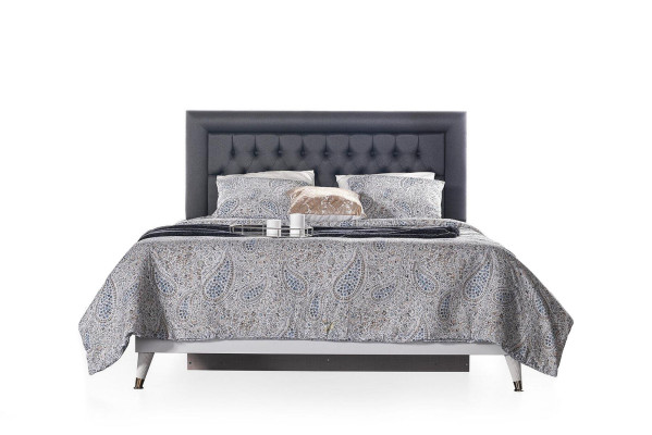 Chesterfield cama doble con cajón de almacenamiento, marco de cama gris acolchado.