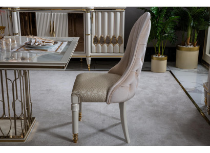 Silla tapizada Chesterfield beige. Muebles de asiento de lujo para el comedor.