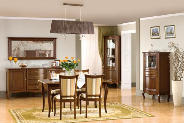 Set de comedor clásico: cómoda, mesa, sillas, vitrina. Set de sala de estar italiano nuevo.