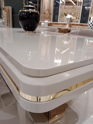 Mesa de comedor de diseñador Diseño de mesa expresivo Elegante y moderno.
