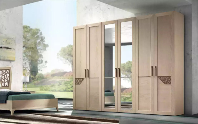Armario del dormitorio. Material de madera. Mueble de madera. Moderno y nuevo.