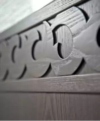 Armario con puertas correderas, armario ropero con espejo de madera de lujo moderno.