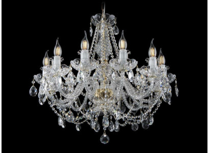 Lámpara de techo de estilo antiguo con lámparas de araña clásicas.