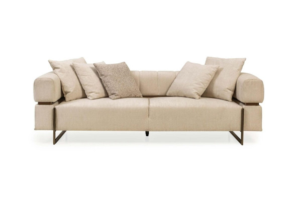 Sofá de tres plazas beige de diseñador en tela, mueble tapizado, lujoso sofá de 3 plazas.