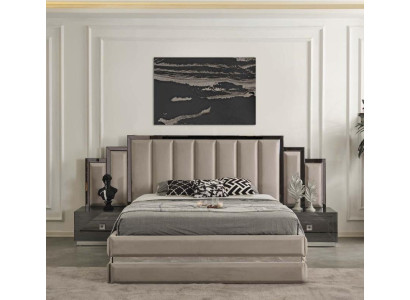 Muebles de dormitorio beige diseñados por un diseñador, cama doble de lujo, mesitas de noche de madera.