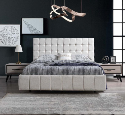 Conjunto exclusivo de dormitorio: cama doble blanca de lujo con 2 mesitas de noche de madera.