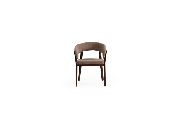Silla de comedor marrón moderna. Sillas tapizadas de lujo con estructura de madera.