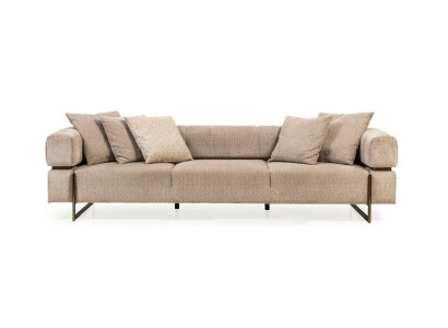 Sofá de tela de diseñador de cuatro plazas en tono beige. Sofás tapizados para salas de estar. 