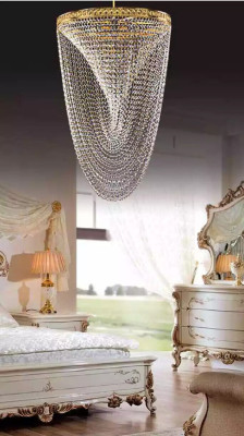 Lámpara de techo de lujo en oro, candelabro de techo con cadenas de cristal.
