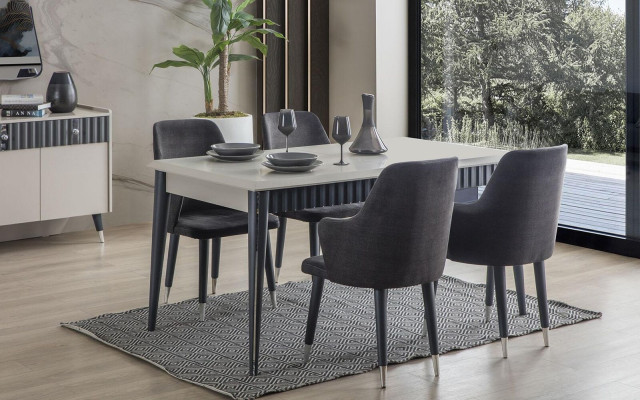 Mesa de comedor gris. Mesa de madera resistente de diseño de comedor. Muebles de lujo.